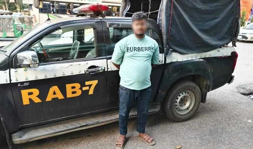 কুমিল্লায় মুরাদনগরে সাংবাদিকদের ওপর হামলা মামলার প্রধান আসামিকে গ্রেফতার করেছে র‌্যাব